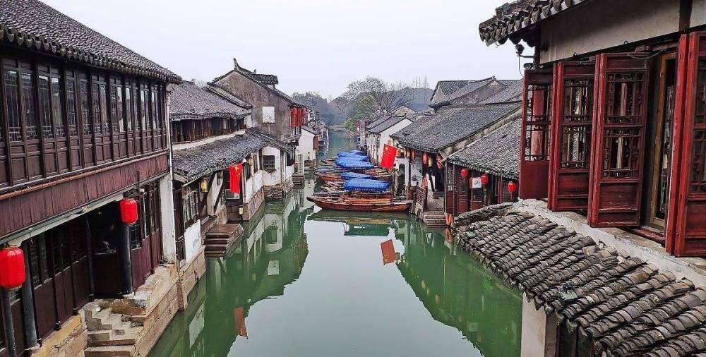 站在这么高的悬崖上往下一望深不可测令人内心极度恐惧惊慌四字成语（五年级下册）？游戏画面